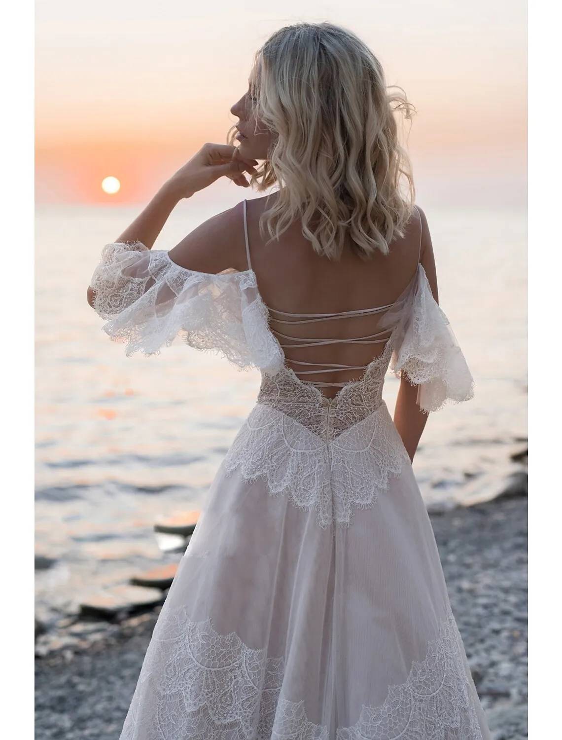 Beach Open Back Boho Wedding Dresses A-Line Off Shoulder Camisole Spaghetti Strap Sweep / Brush Train Lace Bridal Gowns With Lace Summer Wedding Party