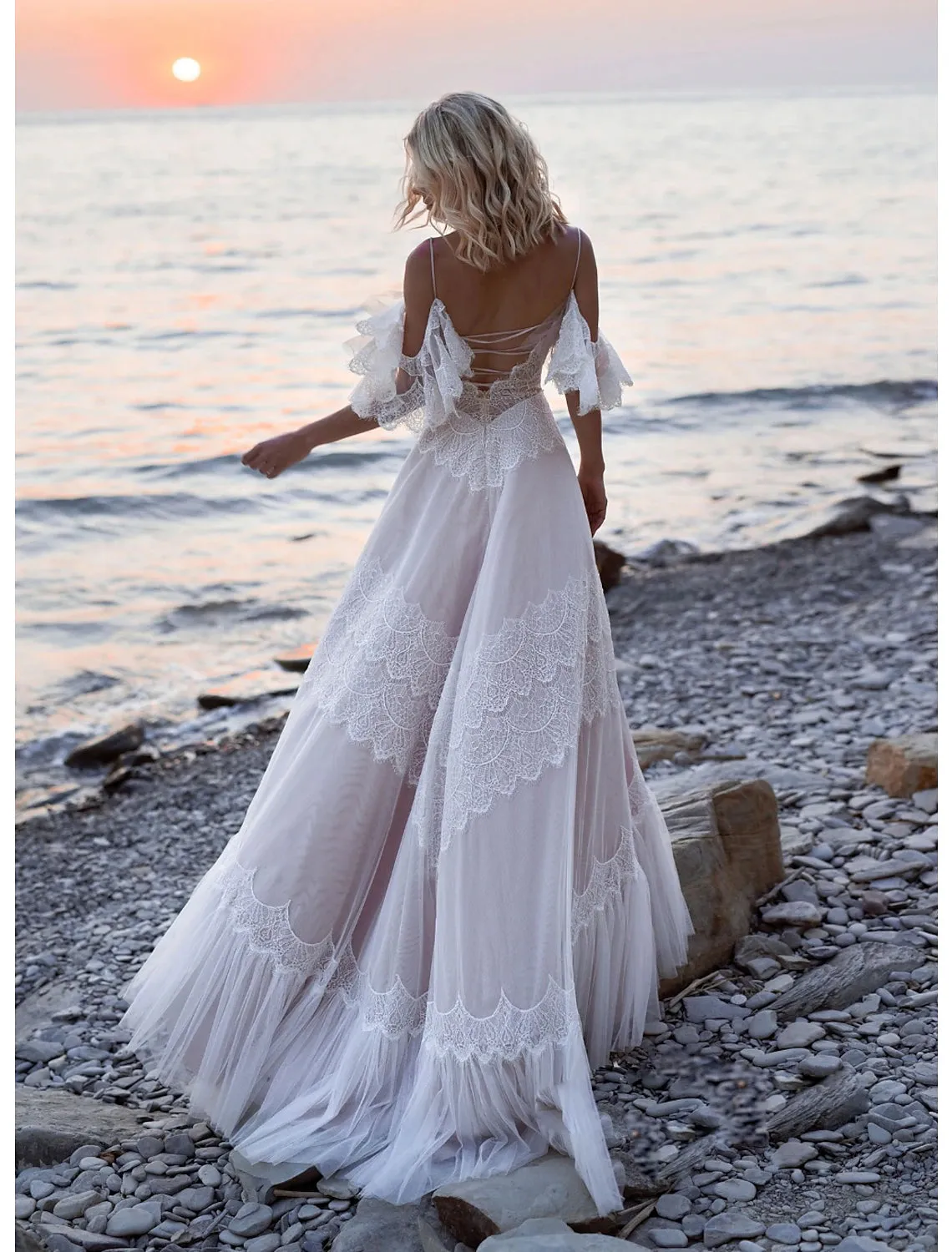 Beach Open Back Boho Wedding Dresses A-Line Off Shoulder Camisole Spaghetti Strap Sweep / Brush Train Lace Bridal Gowns With Lace Summer Wedding Party